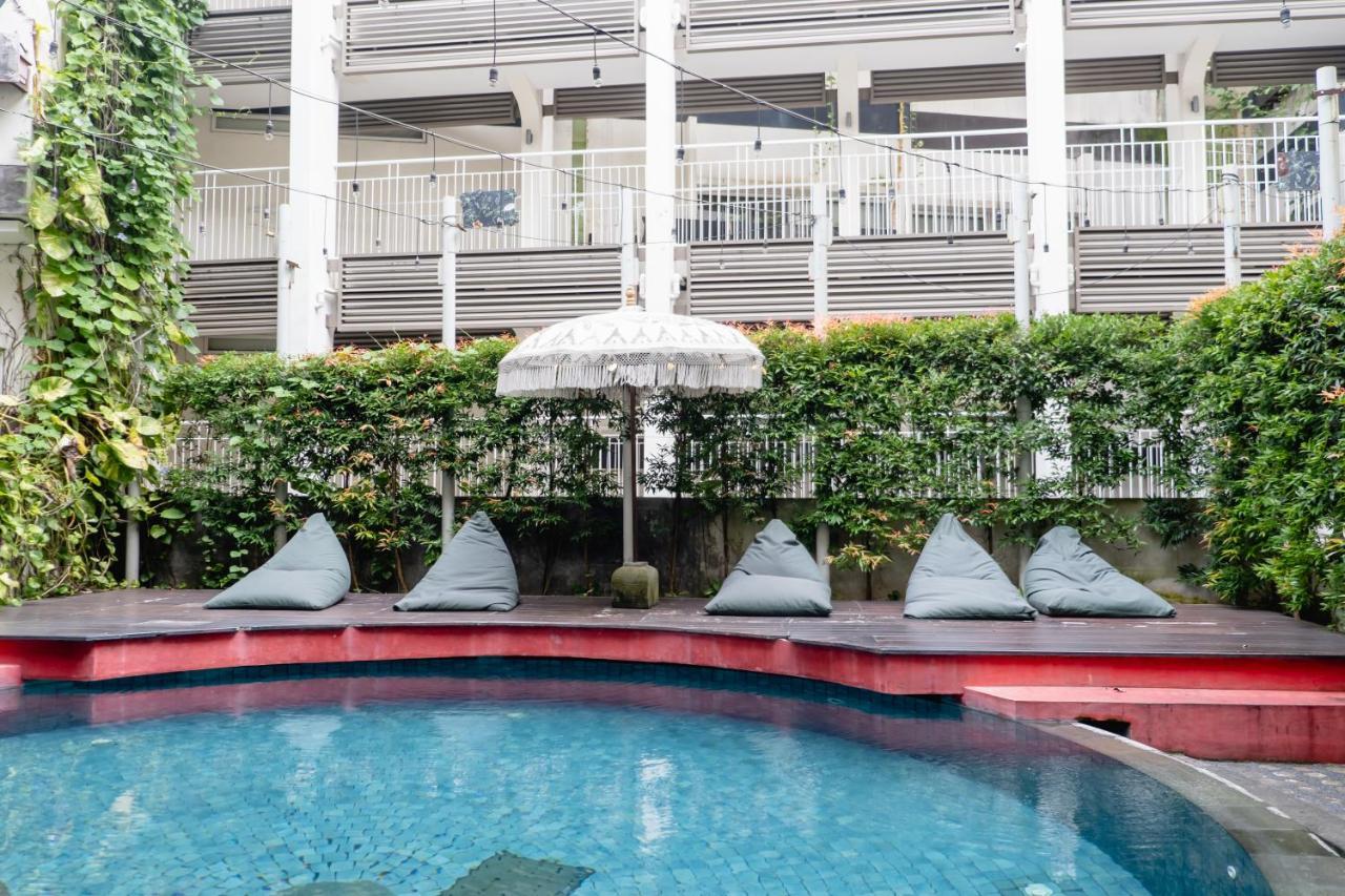Grandmas Plus Hotel Seminyak Exterior photo